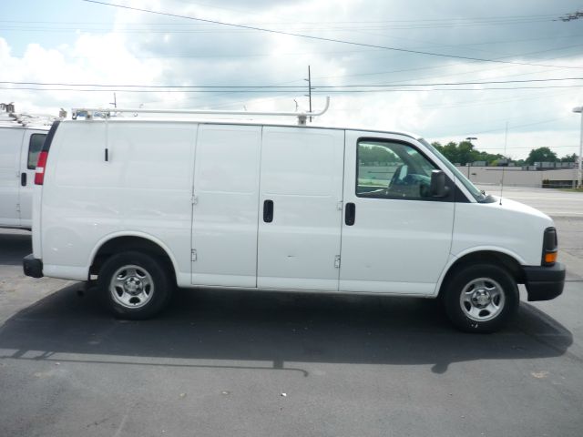2006 Chevrolet Express 750i 4dr Sdn