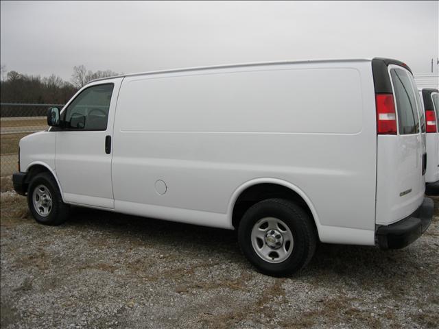 2006 Chevrolet Express Base
