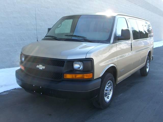 2006 Chevrolet Express 84D Light Titanium/ebony