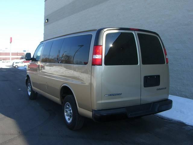 2006 Chevrolet Express 84D Light Titanium/ebony