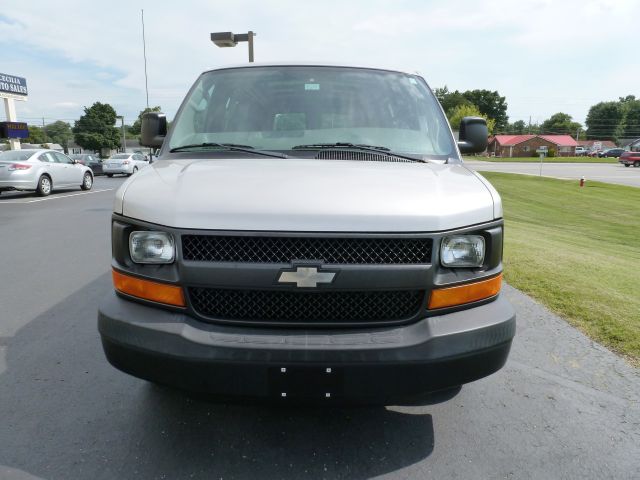 2006 Chevrolet Express 750i 4dr Sdn
