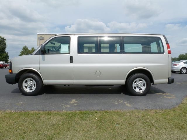2006 Chevrolet Express 750i 4dr Sdn