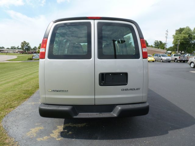2006 Chevrolet Express 750i 4dr Sdn