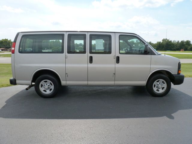 2006 Chevrolet Express 750i 4dr Sdn