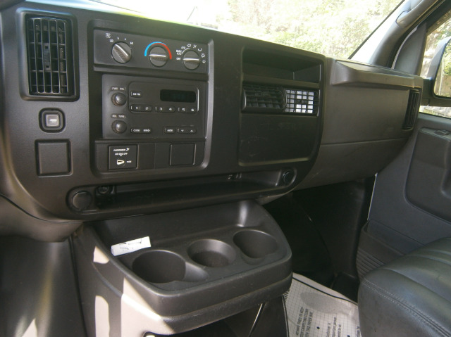 2006 Chevrolet Express Club Cab 155 WB HD 4WD