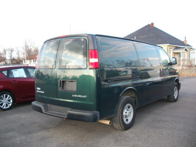 2006 Chevrolet Express 750i 4dr Sdn