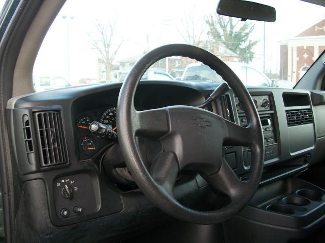 2006 Chevrolet Express 750i 4dr Sdn