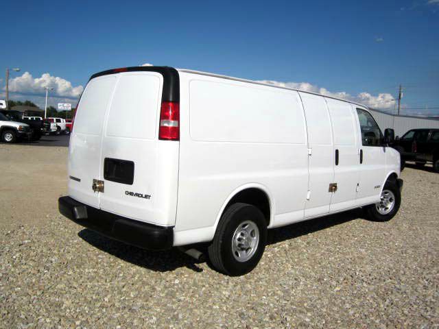 2006 Chevrolet Express Club Cab 155 WB HD 4WD