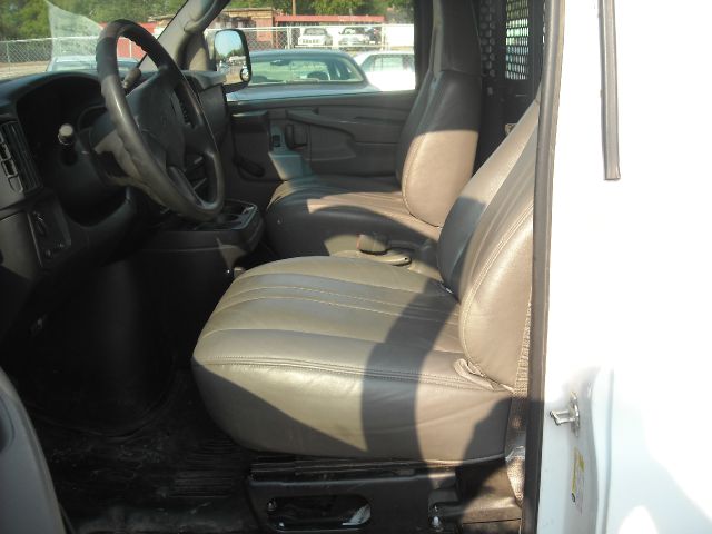 2006 Chevrolet Express 750i 4dr Sdn