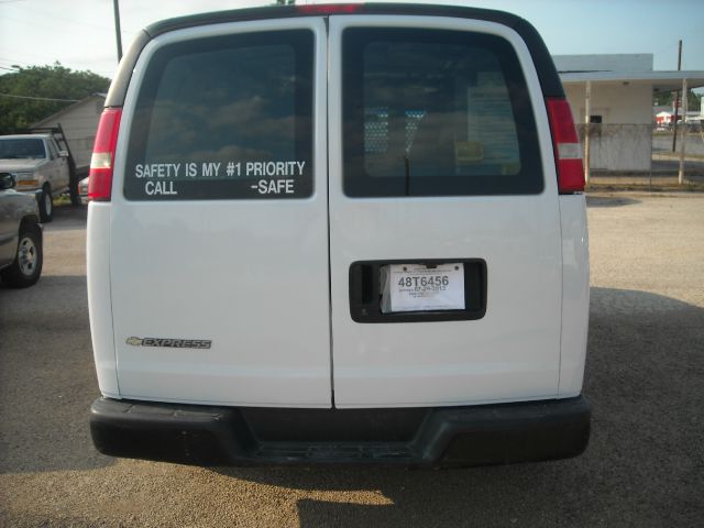 2006 Chevrolet Express 750i 4dr Sdn