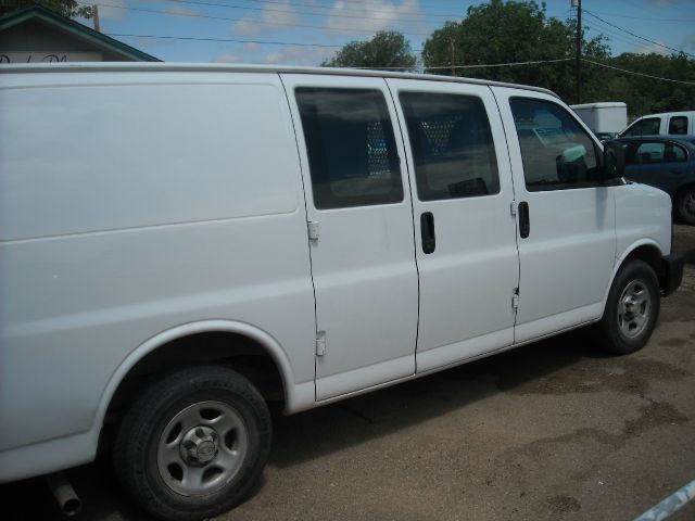 2006 Chevrolet Express 750i 4dr Sdn