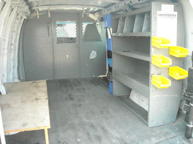 2006 Chevrolet Express 750i 4dr Sdn