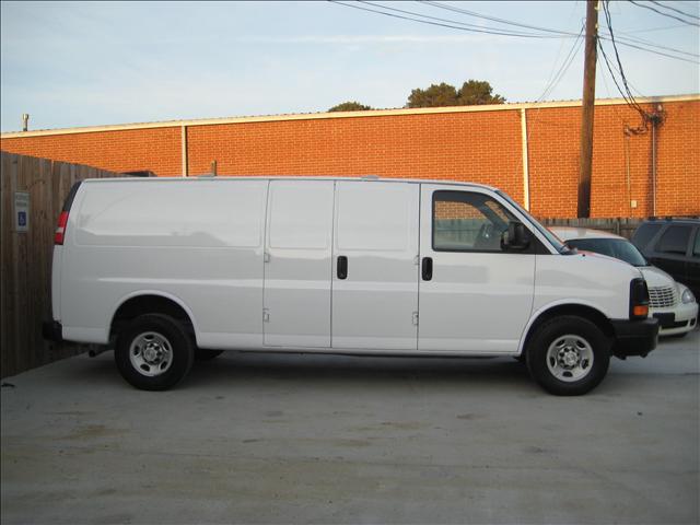 2006 Chevrolet Express Base