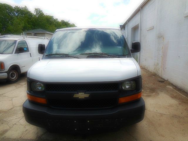 2006 Chevrolet Express 750i 4dr Sdn