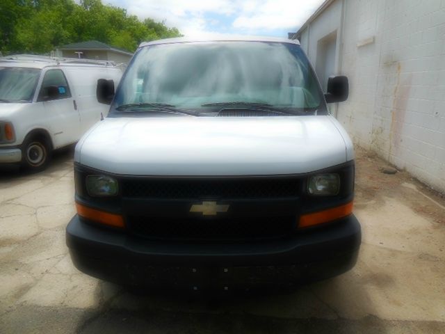 2006 Chevrolet Express 750i 4dr Sdn