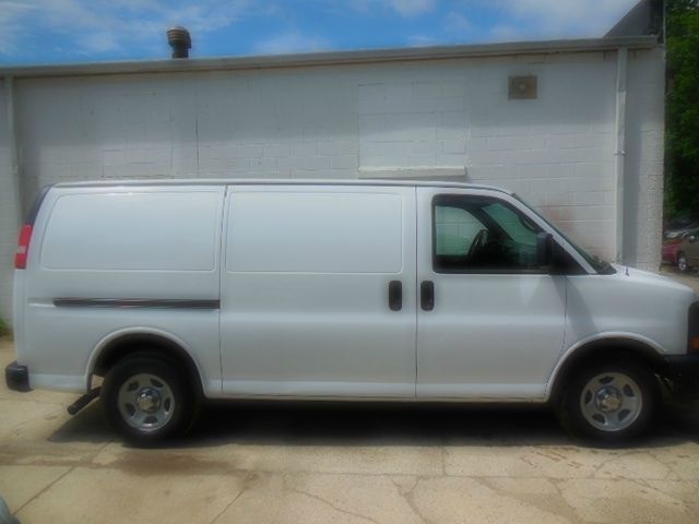 2006 Chevrolet Express 750i 4dr Sdn