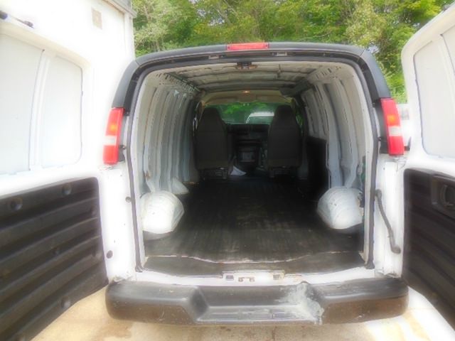 2006 Chevrolet Express 750i 4dr Sdn