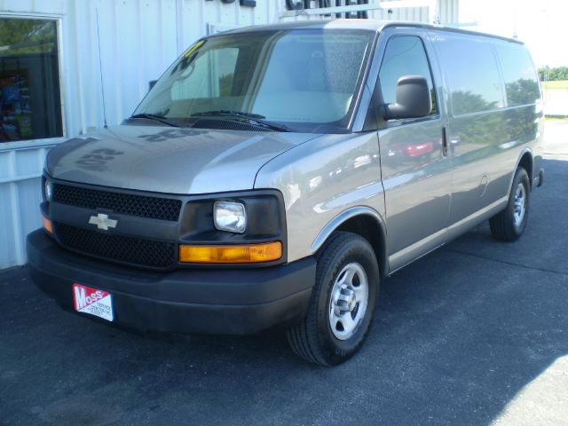 2007 Chevrolet Express 750i 4dr Sdn