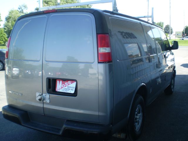2007 Chevrolet Express 750i 4dr Sdn