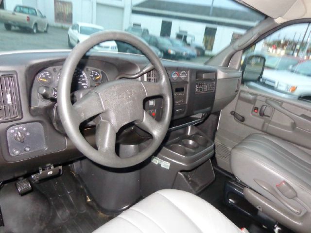 2007 Chevrolet Express 750i 4dr Sdn