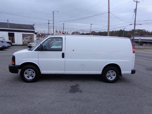 2007 Chevrolet Express 750i 4dr Sdn