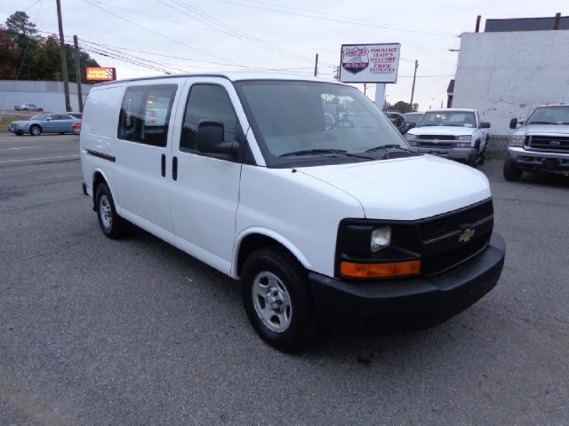 2007 Chevrolet Express 750i 4dr Sdn