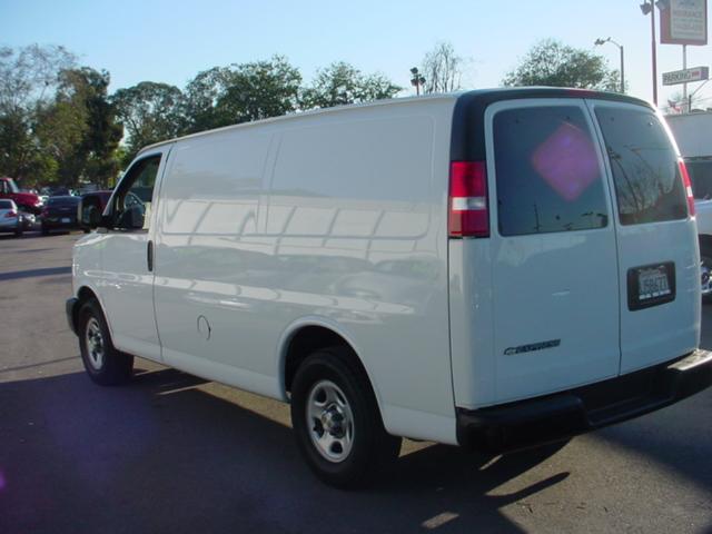 2007 Chevrolet Express Base
