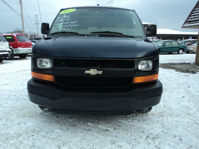 2007 Chevrolet Express 4dr Sdn LWB Sedan