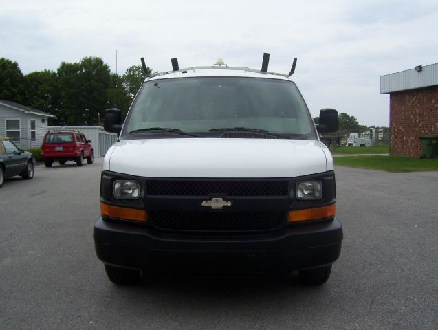 2007 Chevrolet Express 750i 4dr Sdn