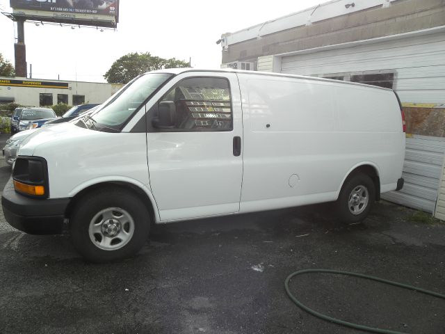 2007 Chevrolet Express 750i 4dr Sdn