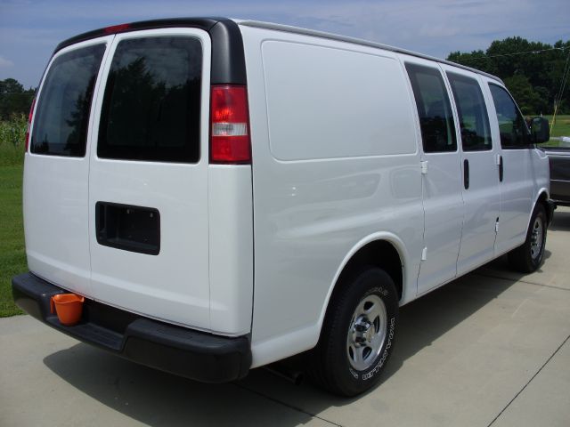 2007 Chevrolet Express 750i 4dr Sdn