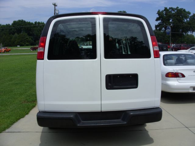2007 Chevrolet Express 750i 4dr Sdn