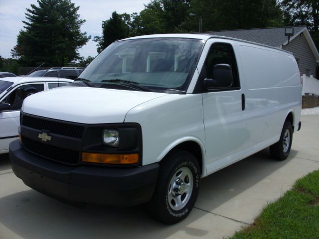 2007 Chevrolet Express 750i 4dr Sdn