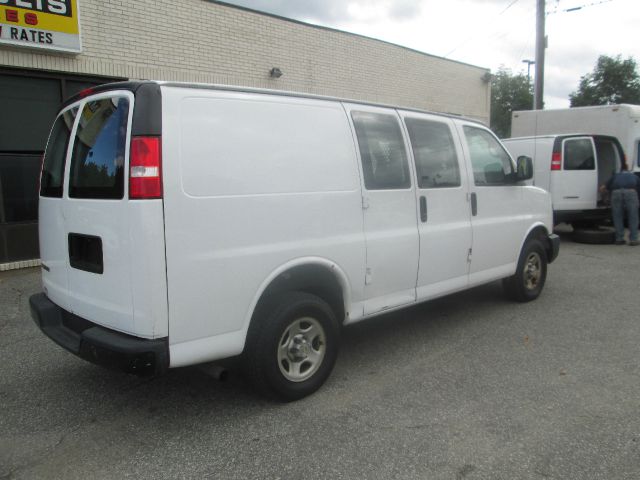 2007 Chevrolet Express 750i 4dr Sdn