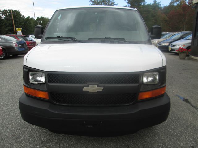 2007 Chevrolet Express 750i 4dr Sdn