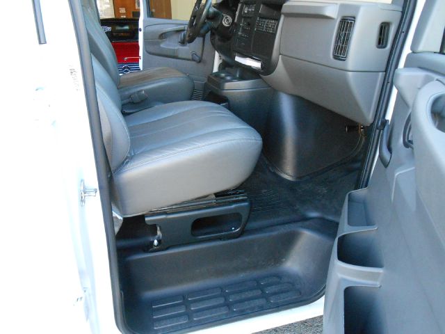 2007 Chevrolet Express 750i 4dr Sdn