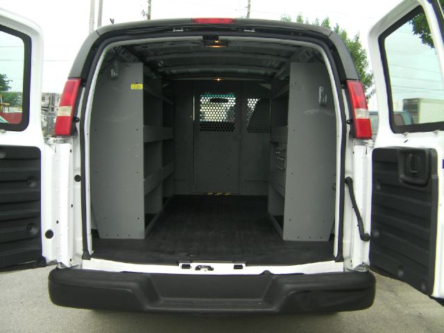 2007 Chevrolet Express 750i 4dr Sdn