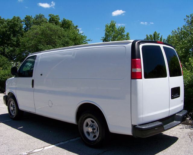 2007 Chevrolet Express 750i 4dr Sdn