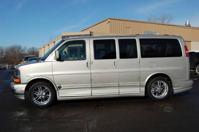 2007 Chevrolet Express LE w/CD MP3