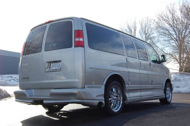 2007 Chevrolet Express LE w/CD MP3