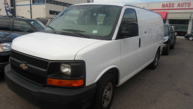 2007 Chevrolet Express 750i 4dr Sdn