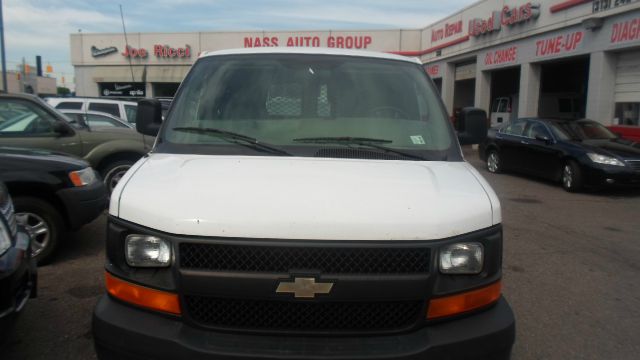 2007 Chevrolet Express 750i 4dr Sdn