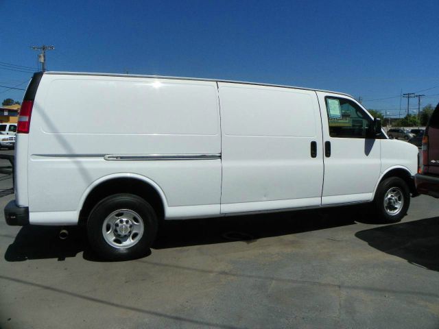 2007 Chevrolet Express Limited 4WD One Owner Leather