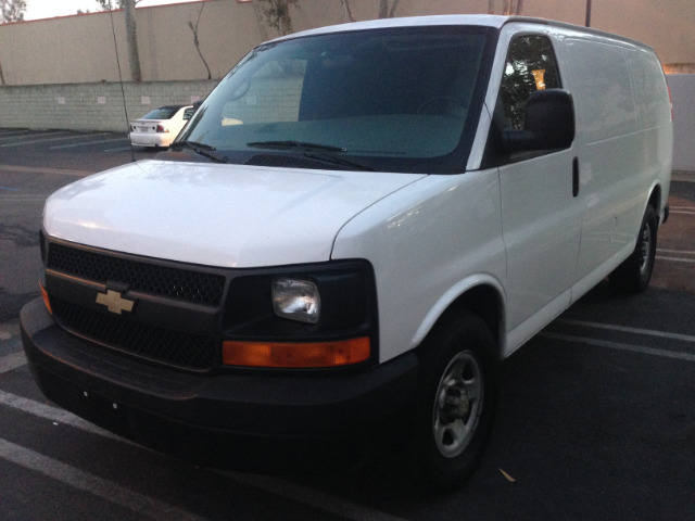 2007 Chevrolet Express 750i 4dr Sdn