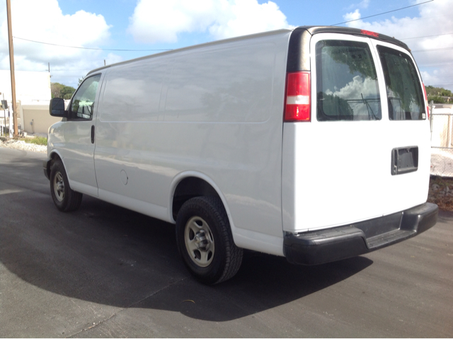 2008 Chevrolet Express 750i 4dr Sdn