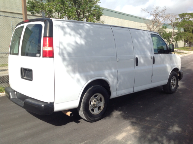 2008 Chevrolet Express 750i 4dr Sdn