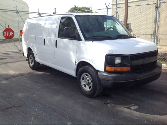 2008 Chevrolet Express 750i 4dr Sdn