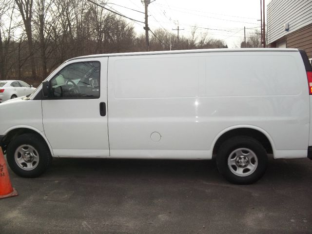 2008 Chevrolet Express 750i 4dr Sdn