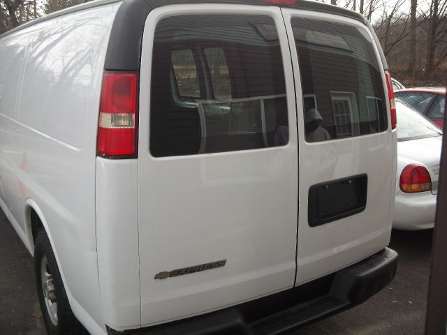 2008 Chevrolet Express 750i 4dr Sdn