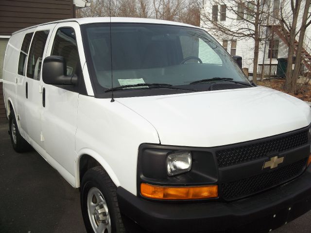 2008 Chevrolet Express 750i 4dr Sdn